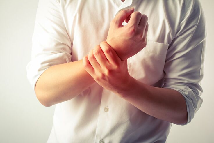 Amorțeală a mâinilor din cauza osteochondrozei coloanei vertebrale cervicale